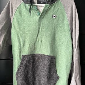Billabong gray/green sweater